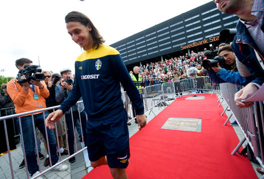 Zlatan Ibrahimovic, platta med Zlatans namn avtäcktes