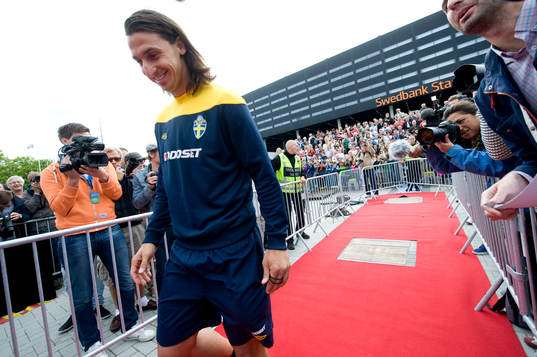 Zlatan Ibrahimovic, platta med Zlatans namn avtäcktes