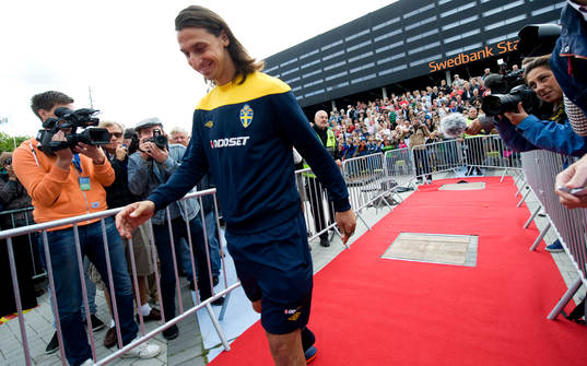 Zlatan Ibrahimovic, platta med Zlatans namn avtäcktes