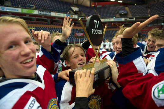 Stockholm Nord vann. Lagkaptenen Tobias Göransson med