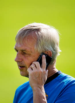 Lars Richt, pratar i telefon