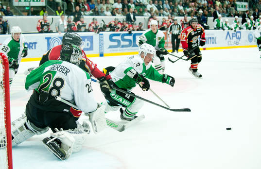 Toni Koivisto, Luleå, framför, Martin Greber, målvakt,