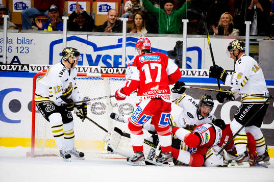 Joachim Rhodin, Timrå IK gör 1-0 på AIK:s Daniel Larsson