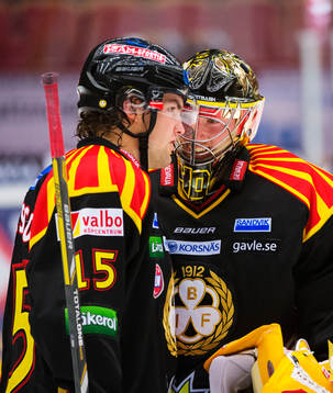 Simon Bertilsson och Johan Holmqvist, målvakt, Brynäs