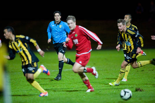 Henrik Reffers, domare, mitt i centrum
