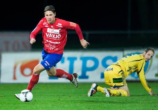 Freddy Söderberg, Öster, har passerat Mikael Dahlgren,