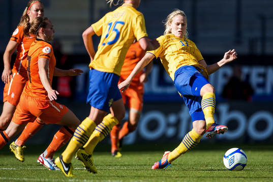 Lisa Dahlkvist, Sverige