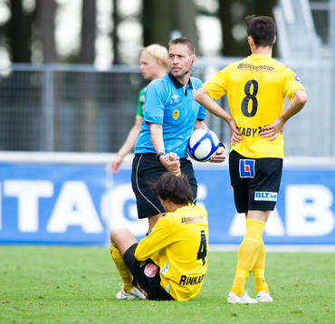 Fair play, Magnus Ahlsén, domare, hjälper Daniel