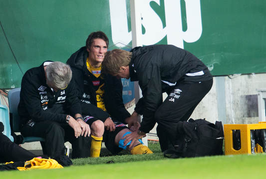 Lasse Nilsson, Elfsborg, utgår med skada