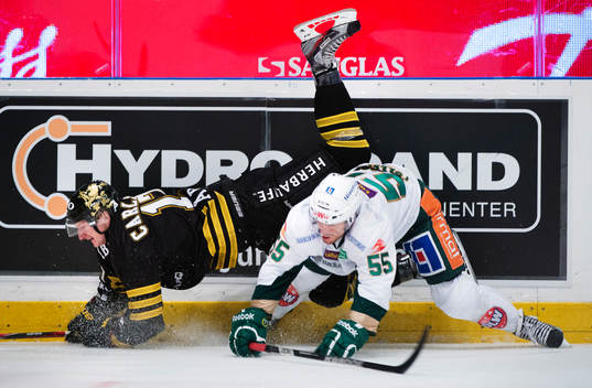 Fredrik Carlsson, AIK, stoppas av Ole-Kristian Tollefsen,