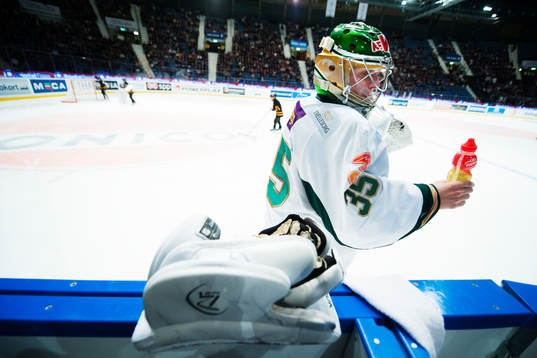 Fredrik Pettersson-Wentzel, målvakt, Färjestad, dricker
