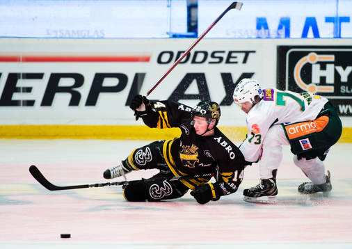 Broc Little, AIK, stoppas av Anton Grundel, Färjestad