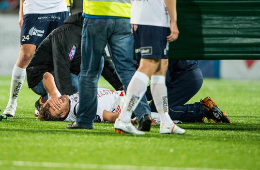 Mikael Dahlberg, Gefle skadas och får bäras ut med bår
