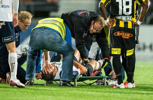 Mikael Dahlberg, Gefle skadas och får bäras ut med bår