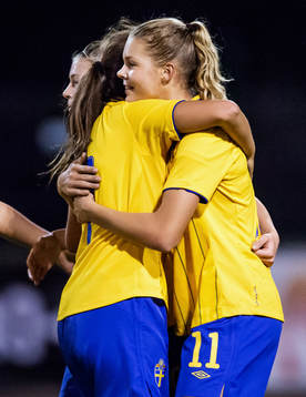 Nina Jakobsson, kramar om en lagkamrat