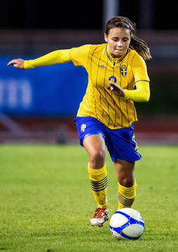 Alice Nilsson, Sverige, med bollen
