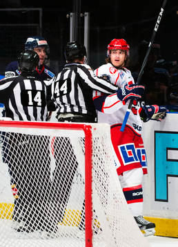 Jacob Dahlström, Södertälje, får matchstraff och