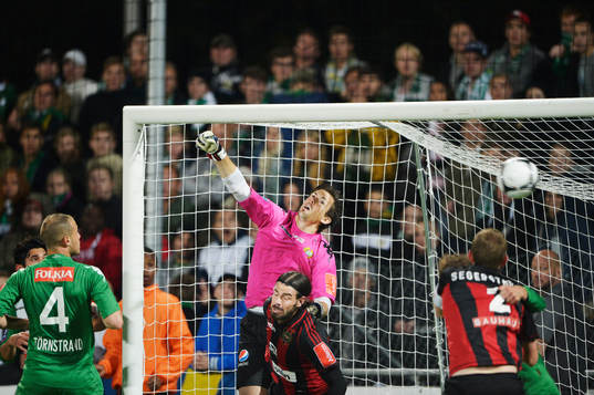 Bollen går in bakom Johannes Hopf, målvakt, Hammarby
