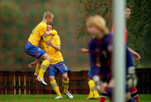Anton Maikkula, Sverige gratuleras