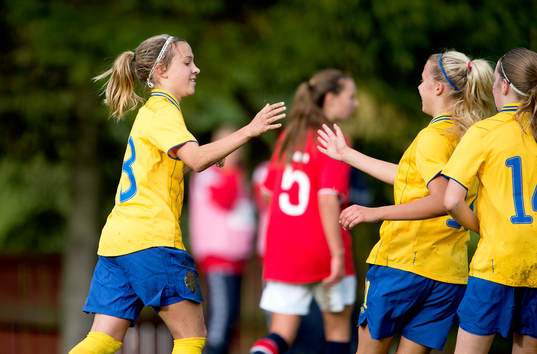 Bläddra bland fler bilder av Fotboll, landslag, F15, Sverige - Norge