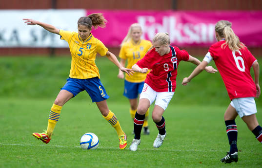 Julia Olsson, Sverige och Sandra Simonsen, Norge
