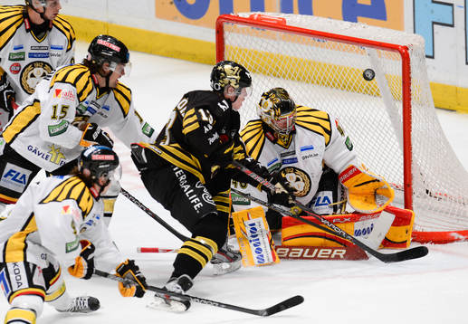 AIK Joakim Nordström, missar ett skott mot Brynäs Johan