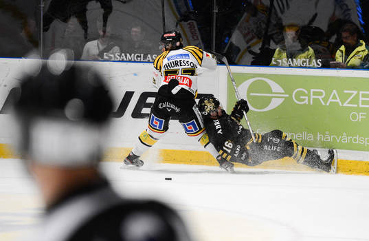 Brynäs Andreas Thuresson (#53), AIK Tobias Viklund.