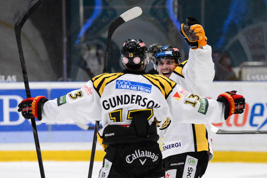 Brynäs Ryan Gunderson (#13),  gör spelet vinnande målet