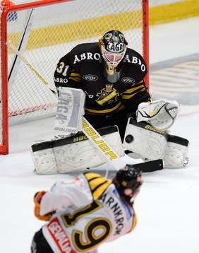 Brynäs Calle Järnkrok (höger), AIK Daniel Larsson,