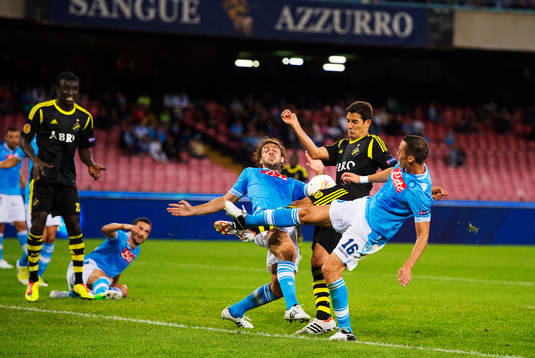 Celso Borges, AIK, oroar i Napolis försvar