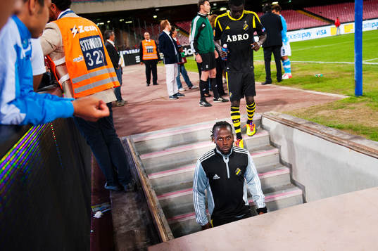 Martin Kayongo Mutumba, AIK, lämnar planen