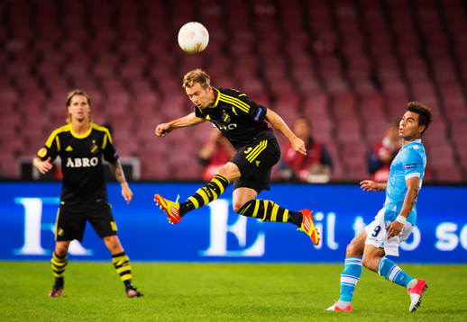 Per Karlsson, AIK, nickar bollen