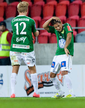 0-1 Dustin Corea, Jönköping, som dansar och grattas av