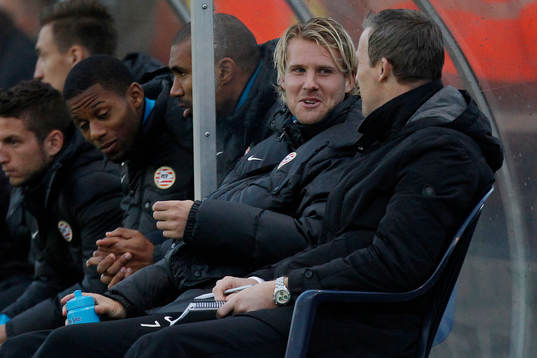 Ola Toivonen, PSV bänkad, sitter på bänken petad