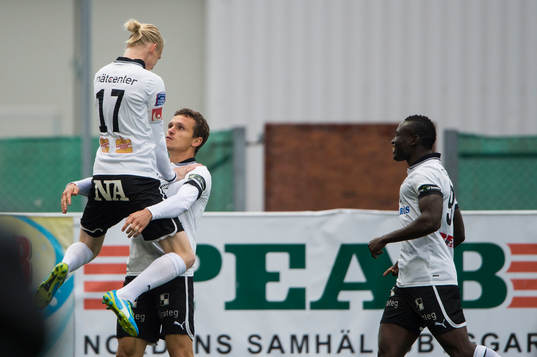 Bläddra bland fler bilder av Fotboll, Allsvenskan, Syrianska - Örebro