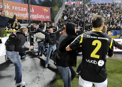Publiken in på planen