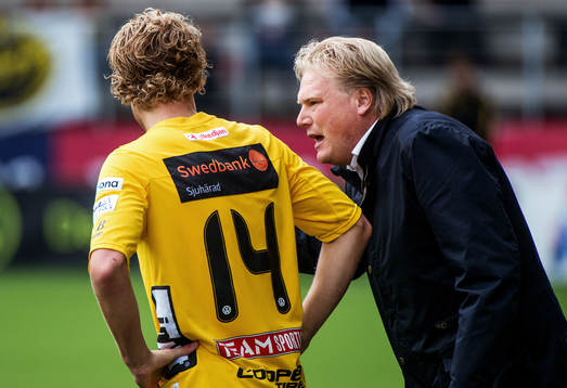 Jörgen Lennartsson, tränare Elfsborg, pratar med Oscar