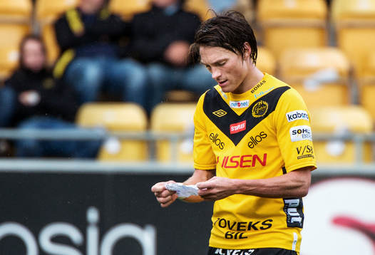 Lasse Nilsson, Elfsborg, läser en lapp