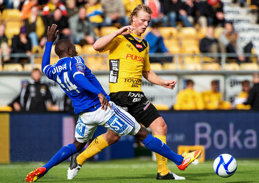 Pa Amat Dibba, GIF Sundsvall, går in och bryter en