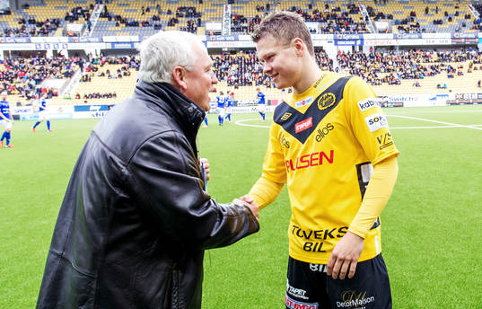 Viktor Claesson, Elfsborg, får utmärkelsen månades