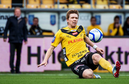 David Elm, Elfsborg, faller när han ska skjuta