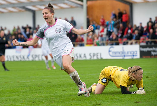 3-2 Anja Mittag, Malmö, Vittsjös målvakt Loes Geurts