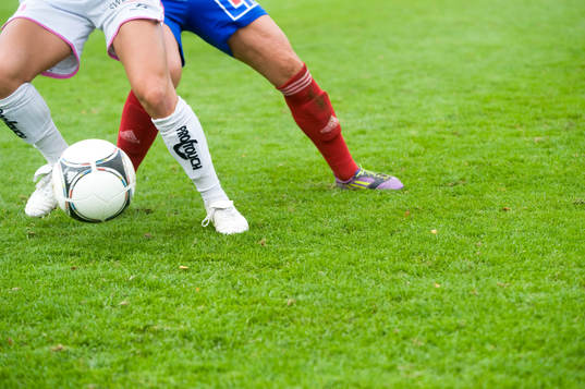 Fot, fötter, boll, fotbollskängor, fotbollsstrumpor
