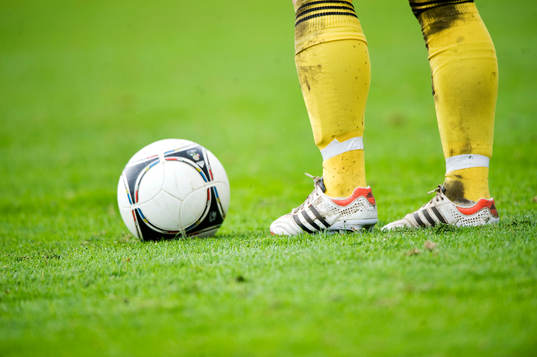 Fot, fötter, boll, fotbollskängor, fotbollsstrumpor