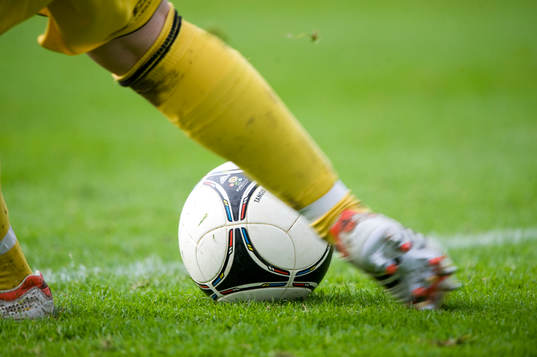 Fot, fötter, boll, fotbollskängor, fotbollsstrumpor