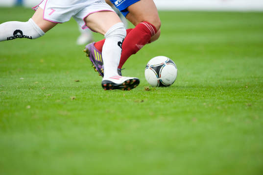 Fot, fötter, boll, fotbollskängor, fotbollsstrumpor