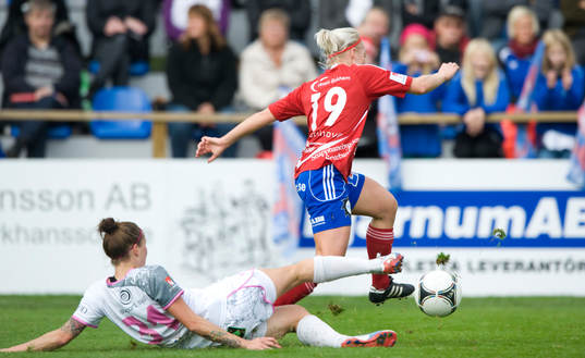 Anja Mittag, Malmö, glidtacklar Emma Unkuri, Vittsjö