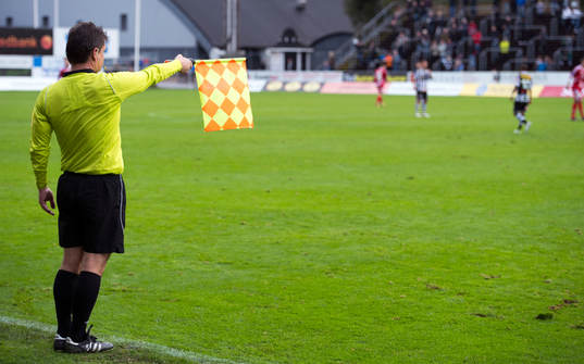 offside, linjedomare, domare, flagga