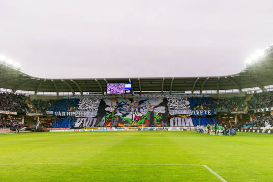 IFK Göteborgs supportrar har ett gigantiskt tifo vid lineup
