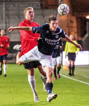Olof Svensson, Utsikten, nickar undan bollen för Oskar